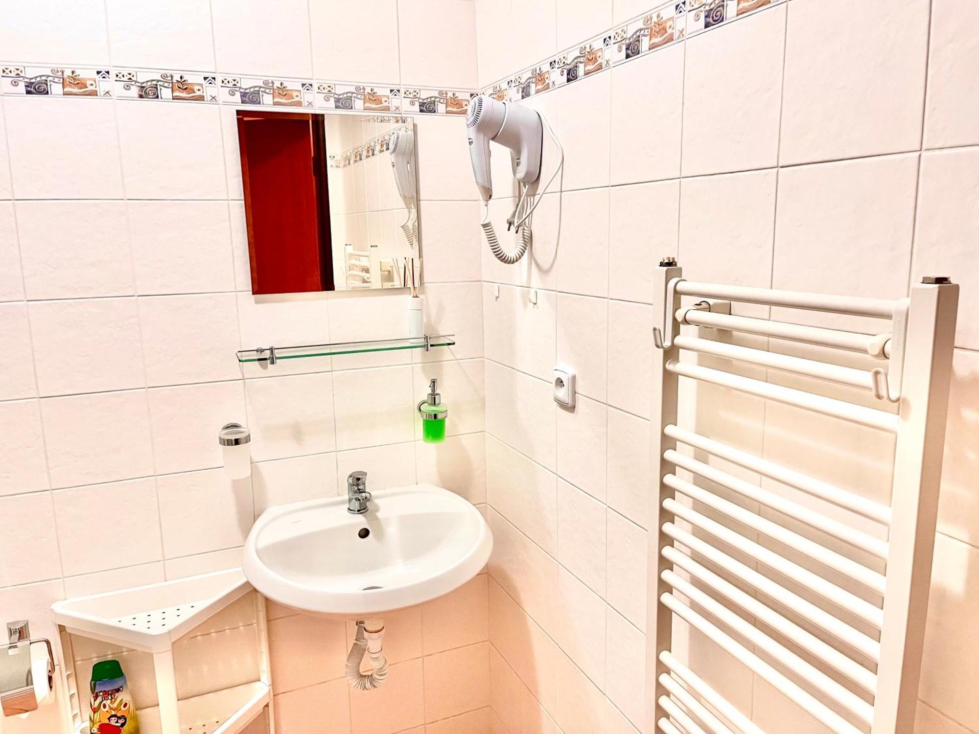 P&p - Soukrome 2-3 Luzkove S Vlastni Kuchyni A Koupelnou Jicin